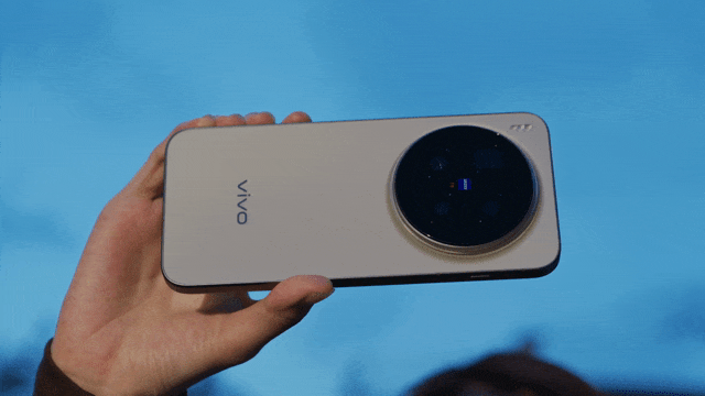 vivo X300 Pro 首发评测：直屏回归，长焦封神