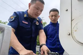 ​消防装备领域的“妙手神医”  ——记全国优秀装备技师任东升图片