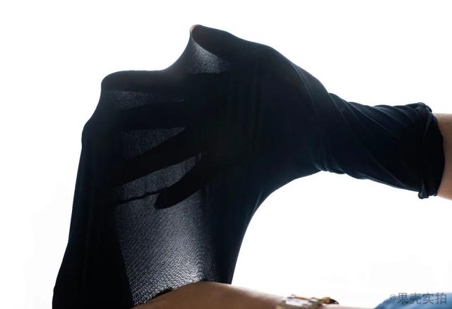 爽翻了！今天起女生真不用穿内衣了......