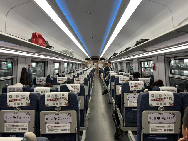 坐上这趟“咖啡味”的专列游普洱