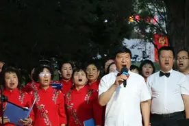 彬州市百人合唱团举办“庆七一·颂党恩”红歌演唱会图片