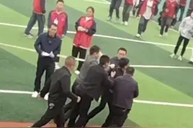 贵州“校领导打学生事件”当事人发声：“他手中的棍子打到了我的脸，我骂了他，事后已道歉”图片