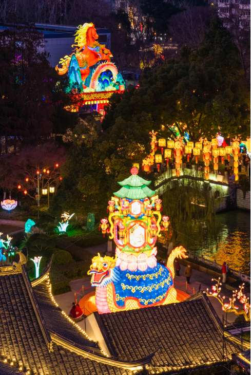四十届华彩，一盏秦淮灯，点亮南京年味“顶流”！（内含福利~）