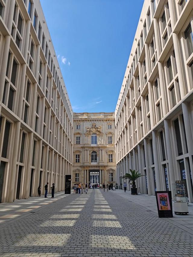 欧洲亚文化之都，“穷而性感”