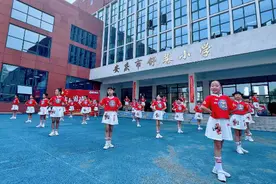 安徽安庆：当黄梅戏遇上课间操图片