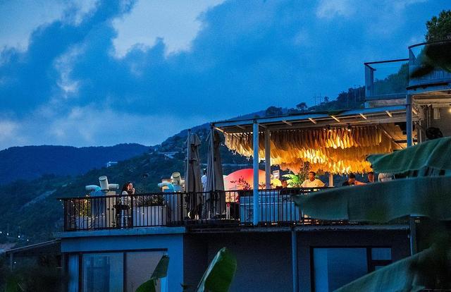 住酒店还能逛展？住宿业玩起“文旅混搭” 体验感拉满