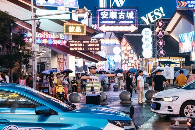 管理有方 服务周到 公安交警全力护航 安顺旅游产业化高质量发展