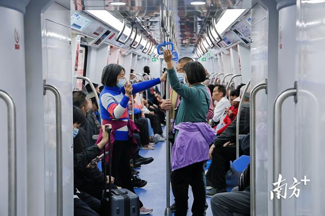 人人人！黄江地铁新“顶流打卡点”出现了！