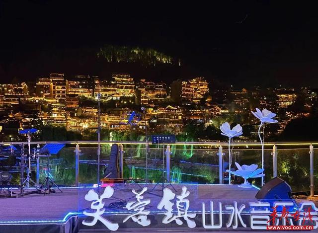 “湘西之瞳”点亮黄金旅游线，摸泥节三色彩泥掀起盛夏告白潮