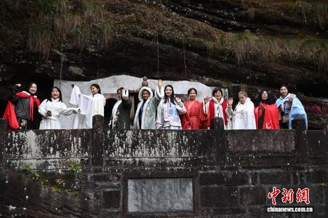 海外华文媒体打卡齐云山 感受多元化沉浸文旅体验