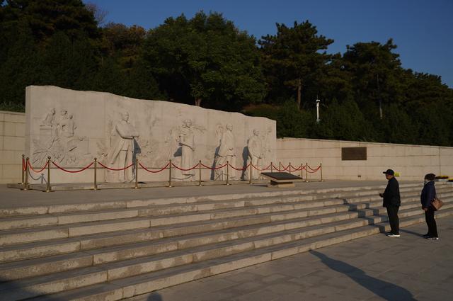 西山无名英雄广场瞻仰热潮不断，公园开启每日两次免费讲解