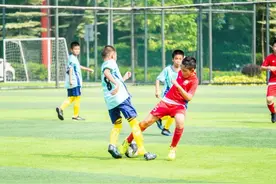 “足球小将”在江门江海同场竞技图片