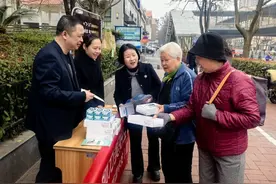 农银人寿宜昌中支及辖内四级机构开展3.15金融消费者权益保护教育宣传活动图片