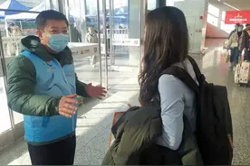 “穿上志愿者马甲，我感受到沉甸甸的责任”丨春运志愿者手记图片