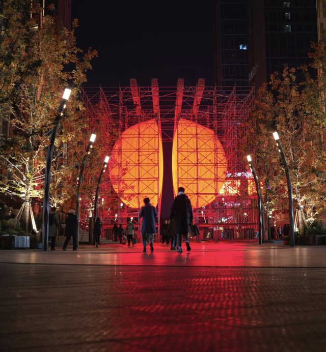 当 “生命之树” 焕新长安，这场光影盛宴藏着西安万象城的周年情书