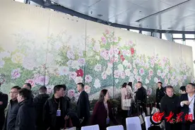 牡丹与木棉并艳齐放 巨野工笔牡丹画《盛世中华》绽放广州塔图片