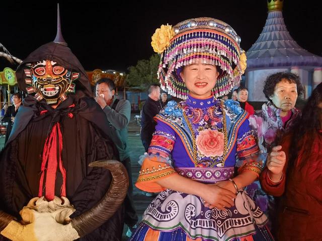 走！去云南禄丰恐龙谷吃年猪饭