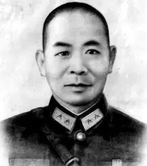 他的墓前，有了一座花墙