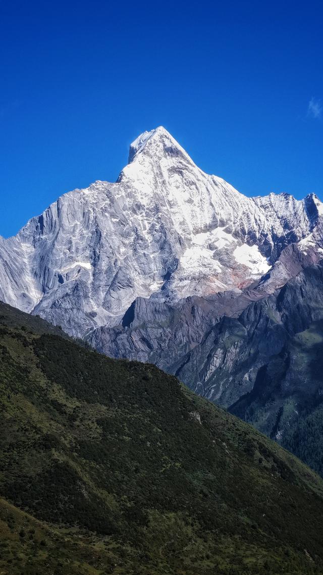第八届四姑娘山登山大会开幕