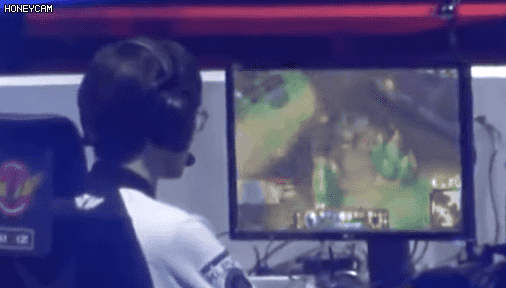 游戏AI来了，英伟达新模型看直播学会所有游戏，GPT-5.2秒杀塞尔达