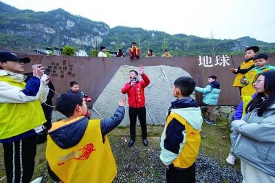 长江畔的网红公路