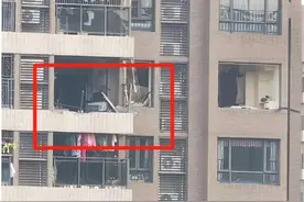 凌晨突发！广东一小区传出巨响！门窗炸裂，现场一片狼藉图片