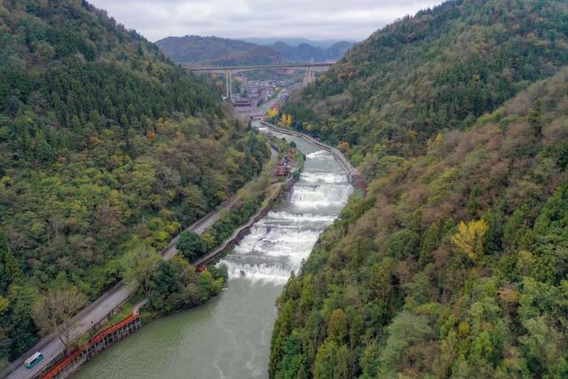 毕节七星关：响水滩瀑布再现“轰雷”盛景