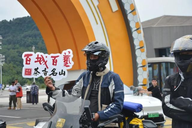 茶和天下 共享非遗 “雨名”联动庆华诞 非遗赋能318