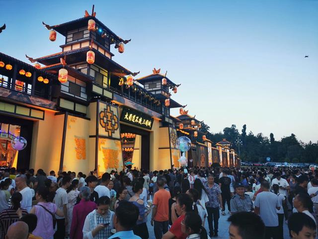 穿越千年夜 大蜀道不夜三国城开城迎客