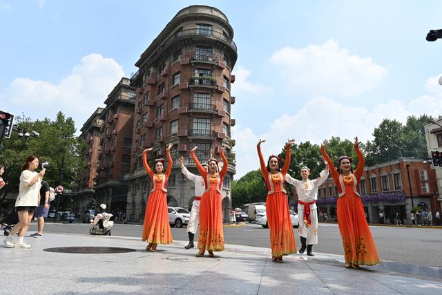 上海旅游节吹来“喀什风”，让市民游客随处偶遇并“种草”