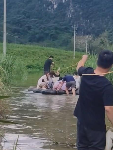 广西一地回应“跋山涉水参加婚礼”
