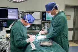 男子高处坠落面临截瘫，协和团队为他保住双腿恢复行走图片