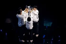 体坛联播｜T1队史第五次S赛夺冠，曼城首败让出榜首位置图片