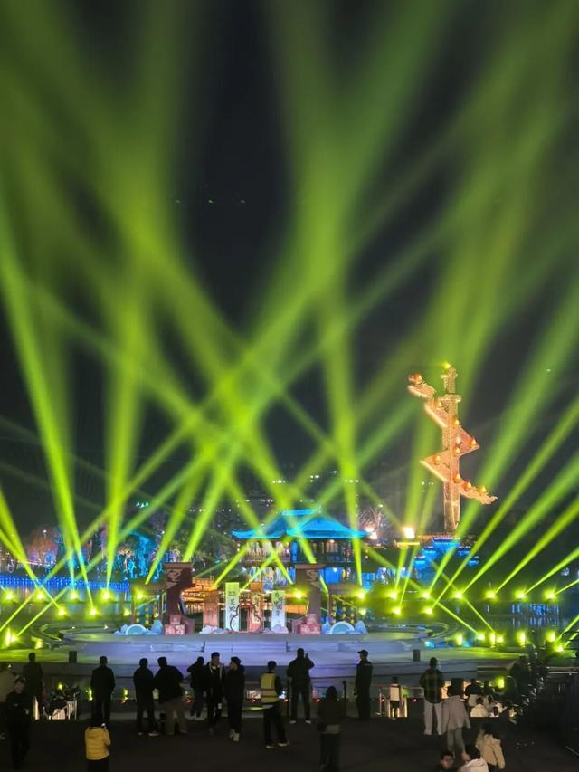 跨年整活！19.9畅玩5小时！大型迎春灯会+跨年表演+冷焰火+打铁花+火壶+灯光秀+国风演艺...