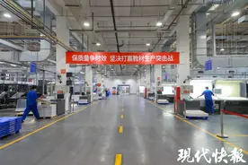 江苏中小学教材“上新”，凤凰新华保证连续47年“课前到书”图片