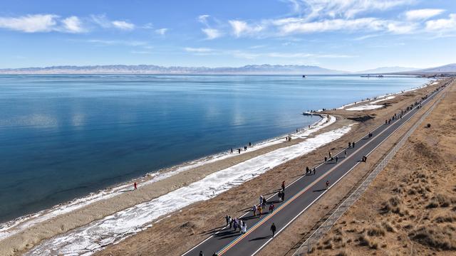 （体育）全民健身——徒步青海湖畔