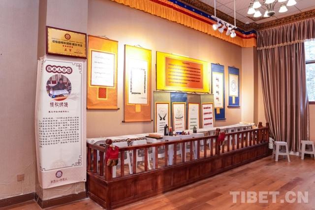 四川德格：古玩食趣文化展启幕 沉浸式感受德格魅力