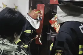 “拿着拿着！”杭州这群小伙，上班被东北阿姨霸气投喂！网友：都是实在人图片