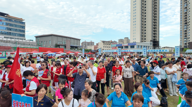 郧阳区文旅消费季活动在郧阳区体育场启幕