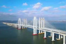 全国首条跨海高铁通车 中交二航局承建最难标段图片