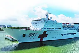 部署南部战区，奔赴岛礁巡诊！中国海军第二艘“万吨大白船”来了图片