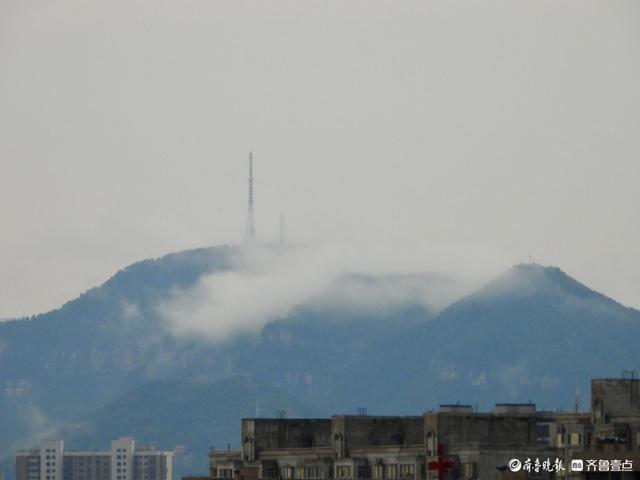雨后，济南燕子山出现云瀑奇观