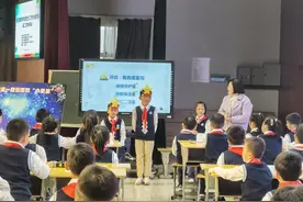 班主任应从“管班”到“育班”转变，破除“唯分数论”图片