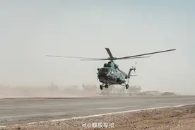 铁翼飞旋！直击武警特战队员直升机融合训练图片