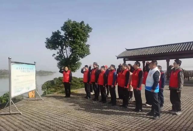 看，丹江口水库中央这幅“水墨长卷”！