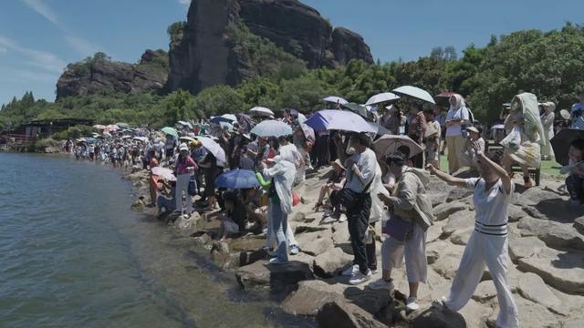 万人同游 乐享仙山 | 龙虎山景区迎万人系列团，人气火爆！