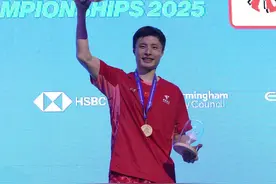 全英羽毛球公开赛|石宇奇时隔7年再捧杯，国羽两金收官图片