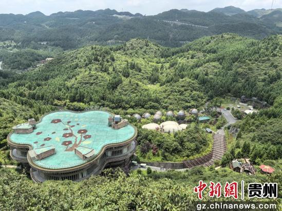 贵州六盘水市：“清凉之旅”引客来  非遗展演“醉”游人