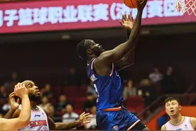 主场114:101战胜四川金强，山东男篮迎来新赛季首胜图片