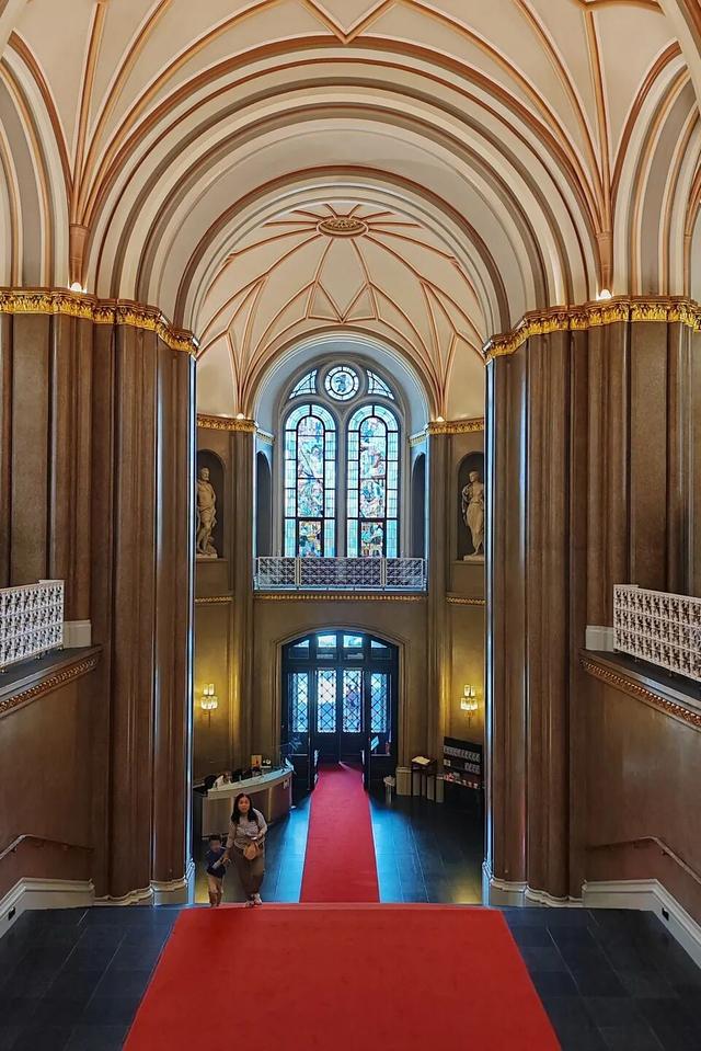 欧洲亚文化之都，“穷而性感”